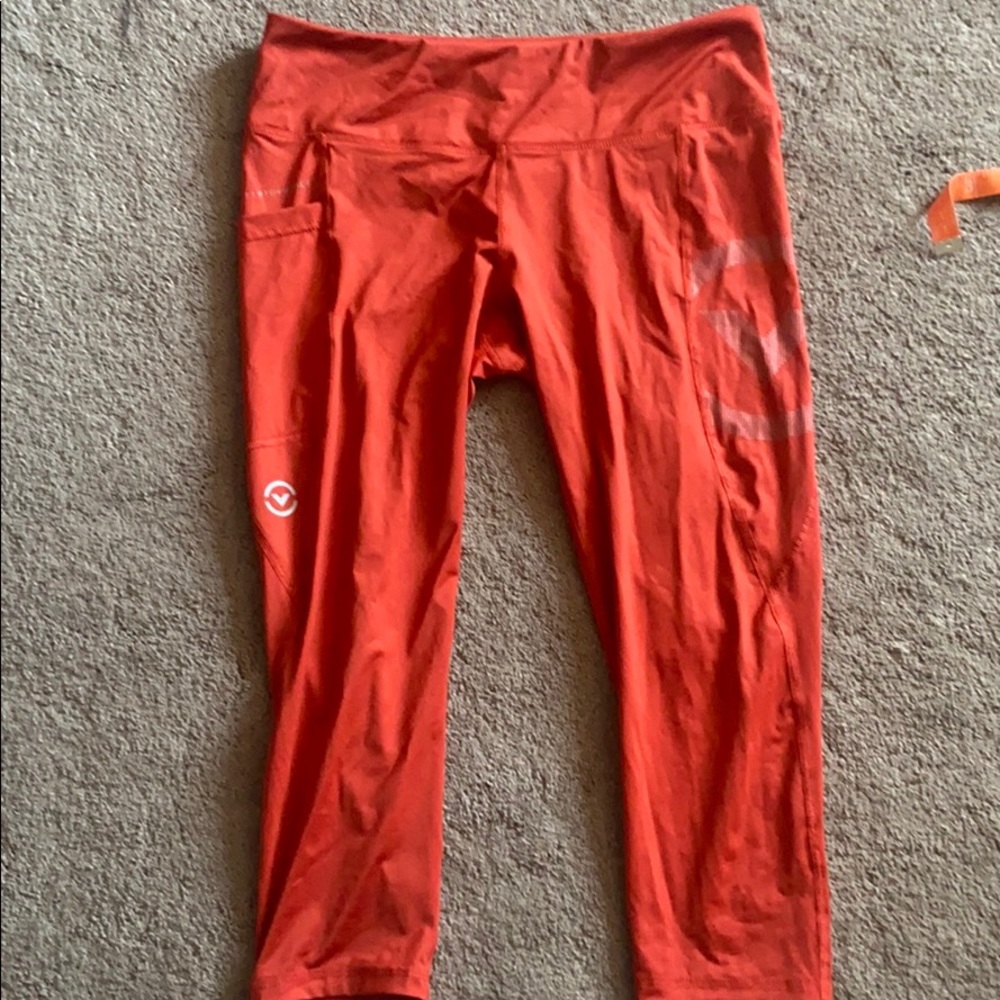 Virus performance crop legging